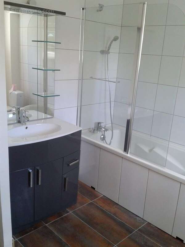 Salle de bain  - Appartement à SILLY-LE-LONG