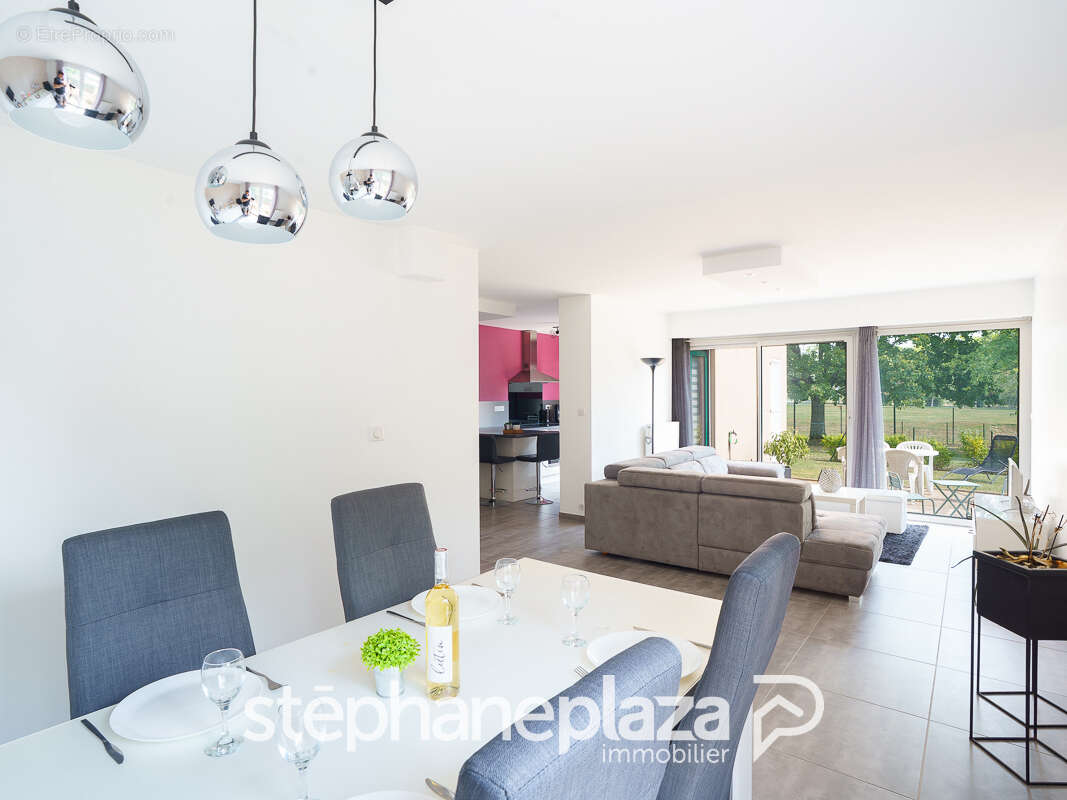 Appartement à VARENNES-LES-MACON