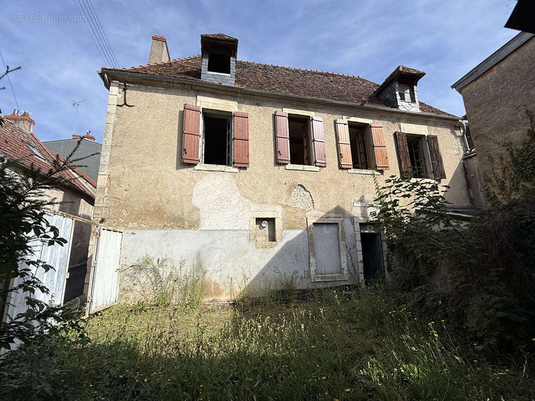 Maison à SAINT-SATUR