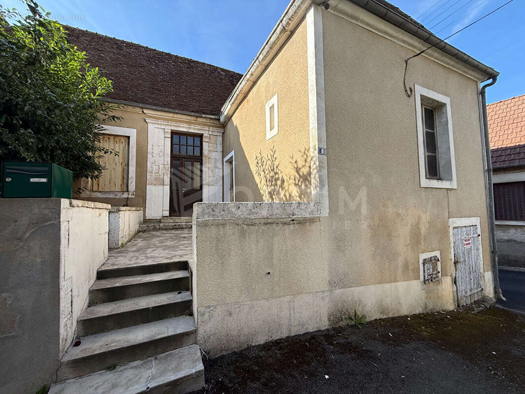 Maison à SAINT-SATUR