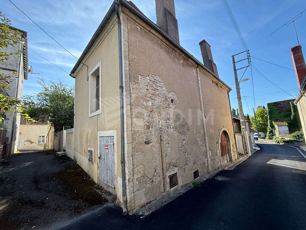 Maison à SAINT-SATUR