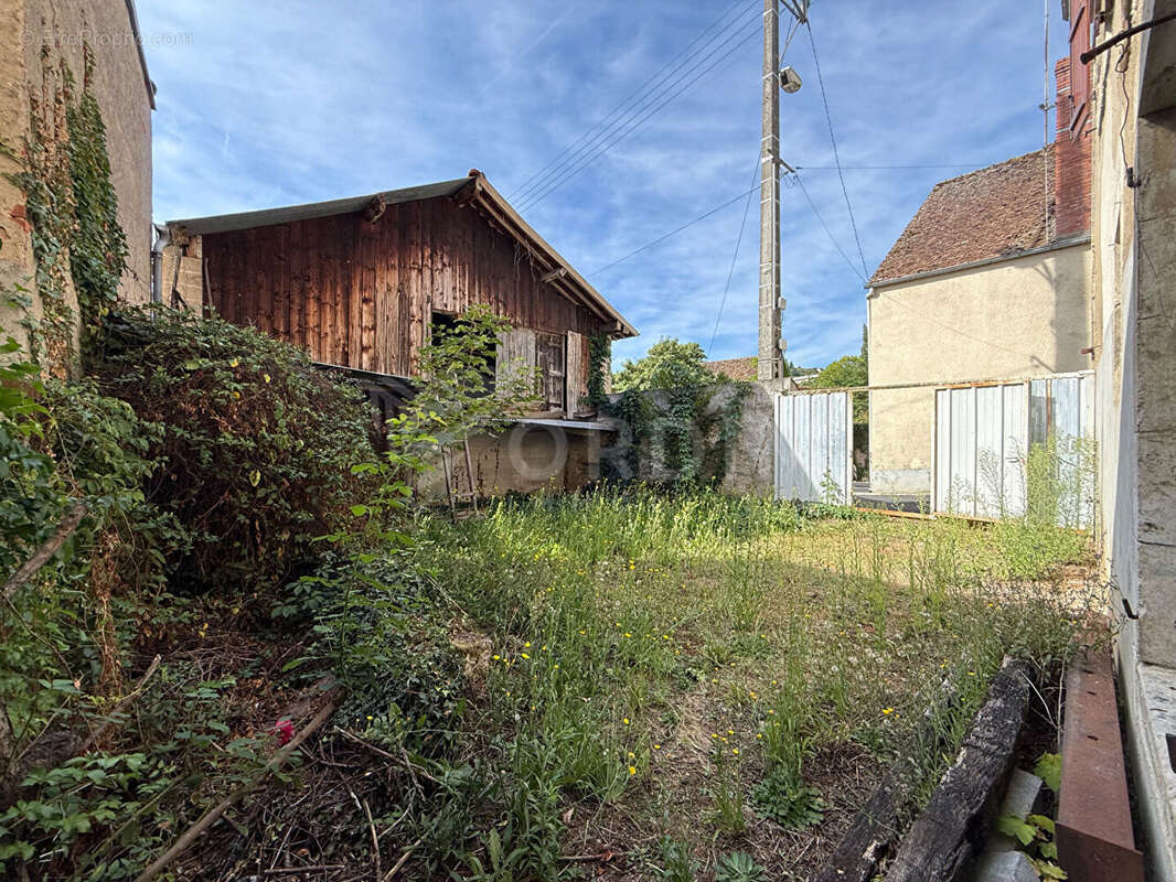 Maison à SAINT-SATUR