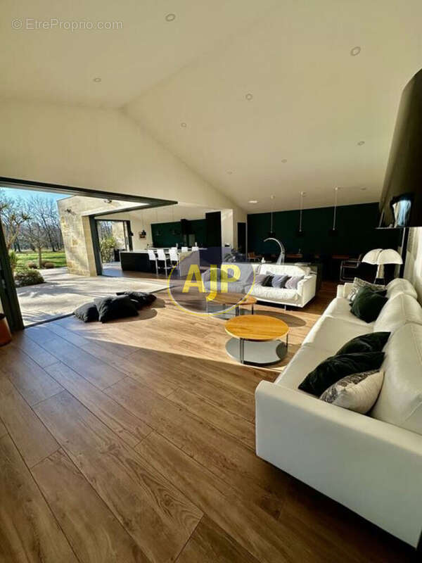 Maison à GRAYAN-ET-L&#039;HOPITAL