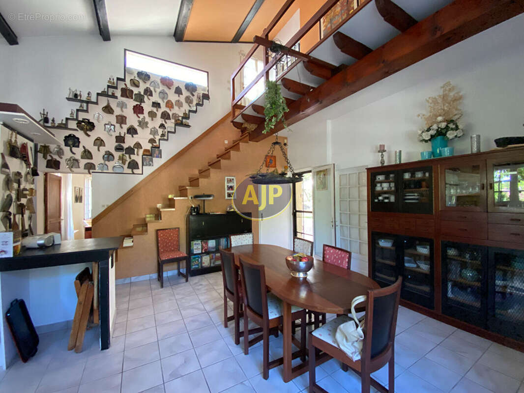 Maison à VENDAYS-MONTALIVET