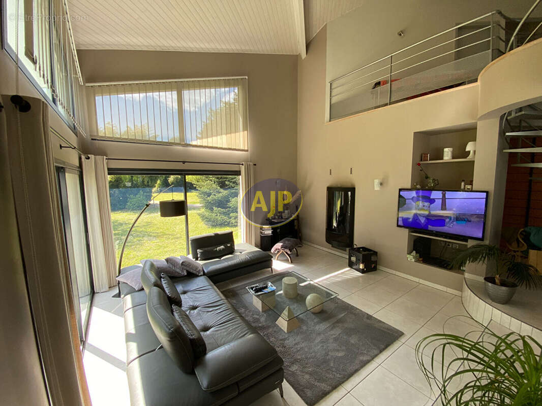 Maison à VENDAYS-MONTALIVET