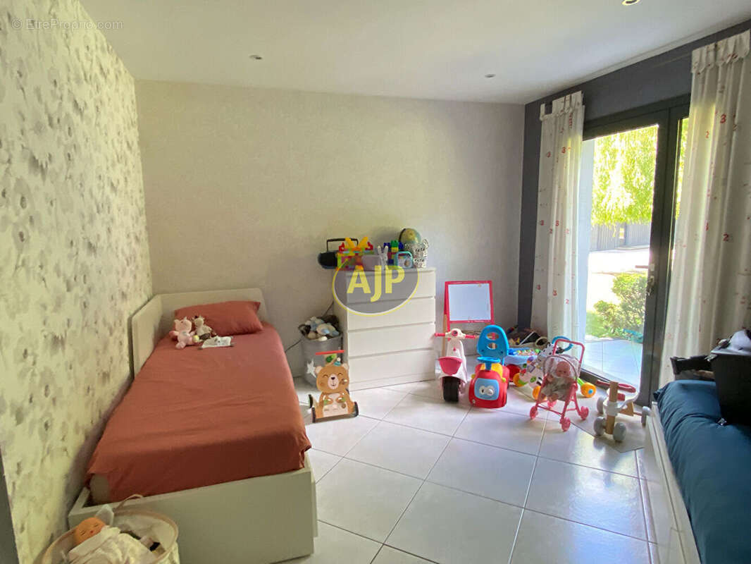 Maison à VENDAYS-MONTALIVET