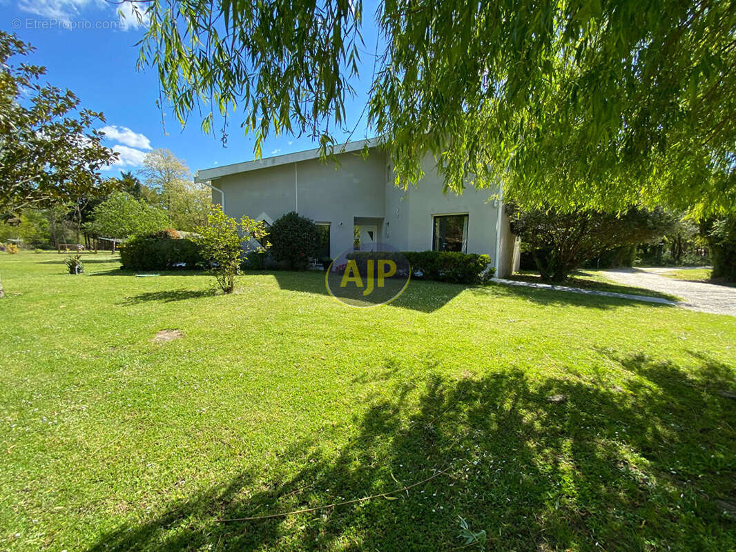 Maison à VENDAYS-MONTALIVET