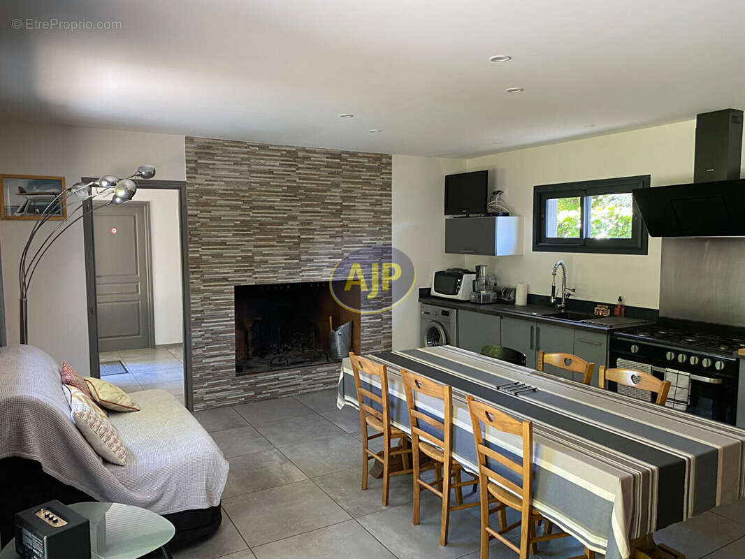 Maison à VENDAYS-MONTALIVET