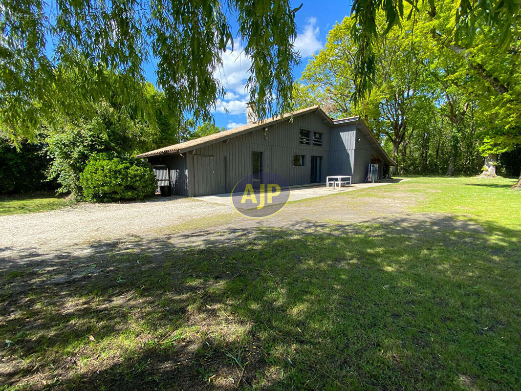 Maison à VENDAYS-MONTALIVET