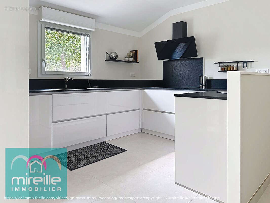 Maison à JONQUIERES-SAINT-VINCENT