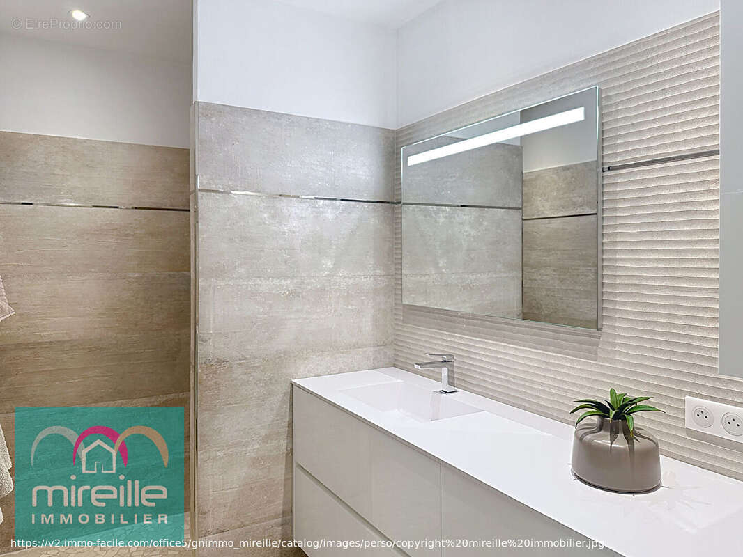 Maison à JONQUIERES-SAINT-VINCENT