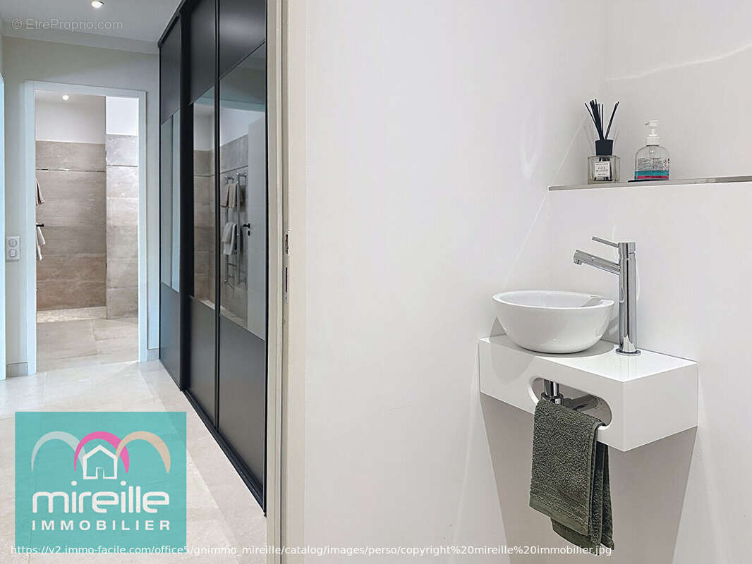 Maison à JONQUIERES-SAINT-VINCENT