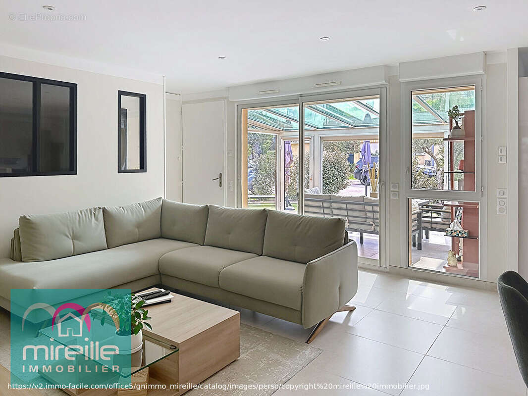 Maison à JONQUIERES-SAINT-VINCENT