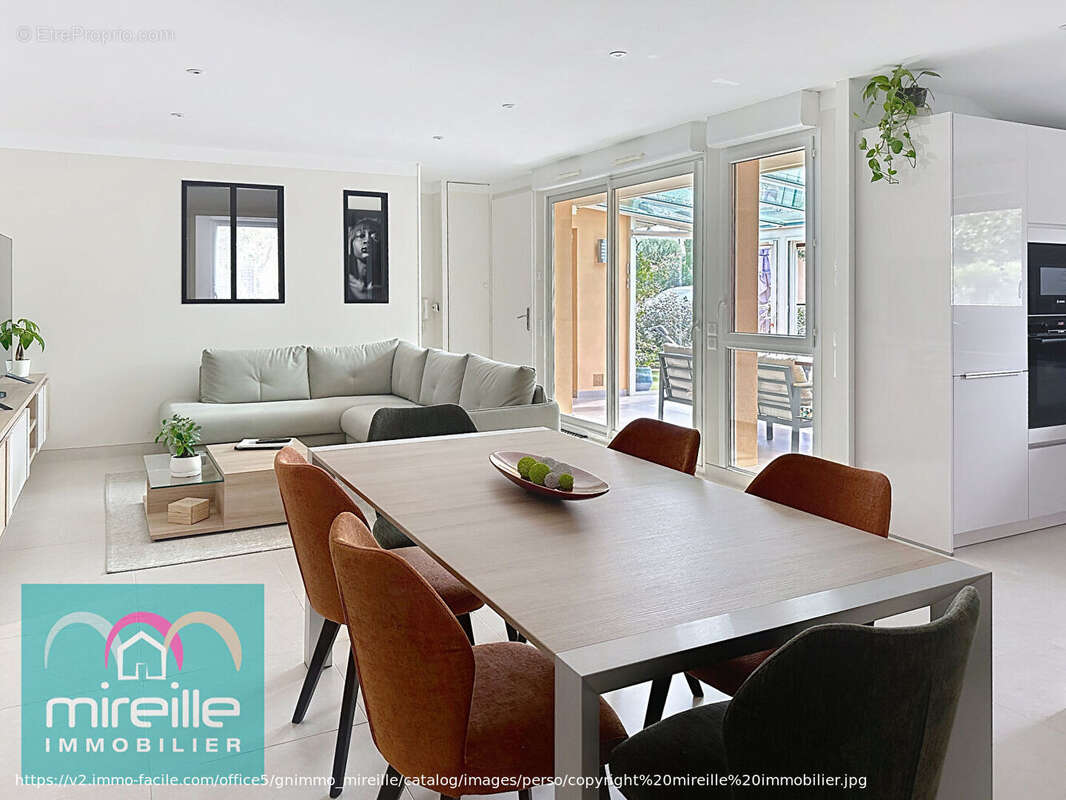 Maison à JONQUIERES-SAINT-VINCENT