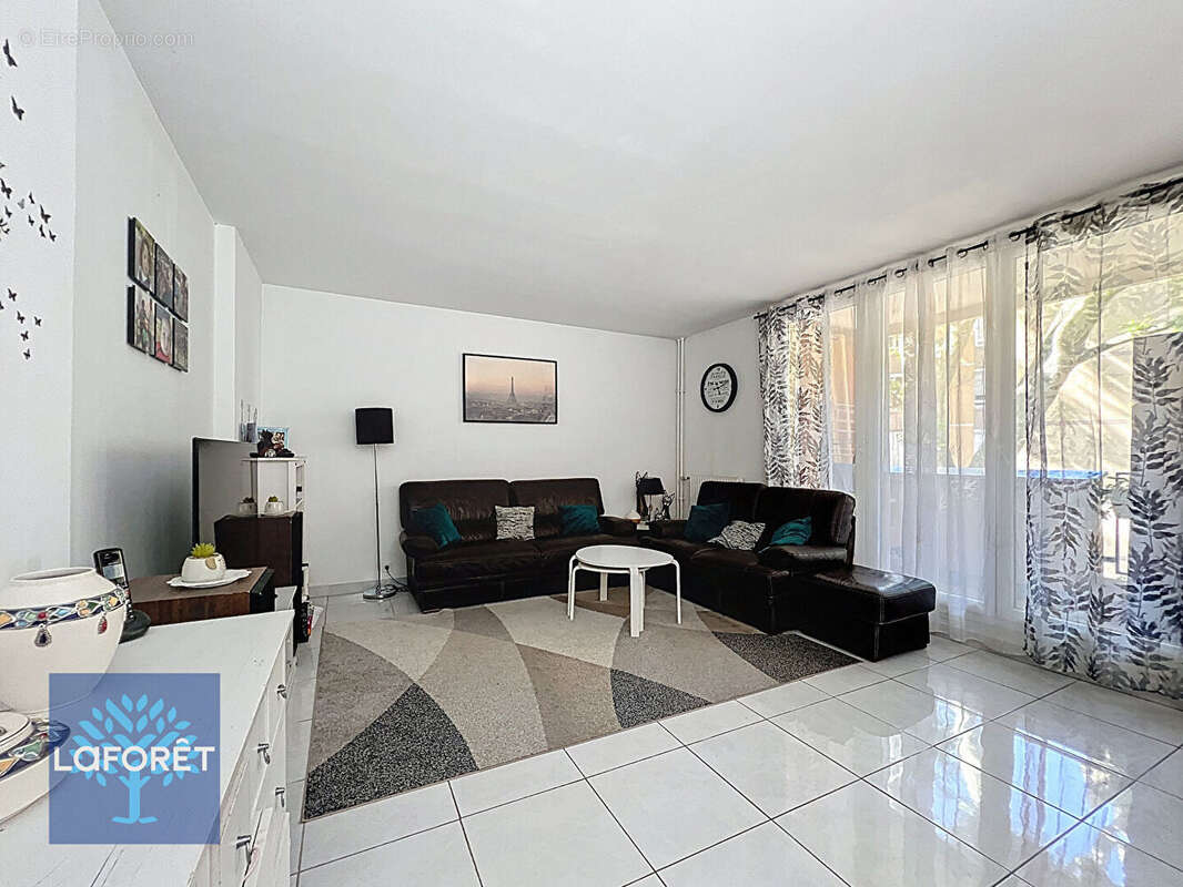 Appartement à CORBEIL-ESSONNES