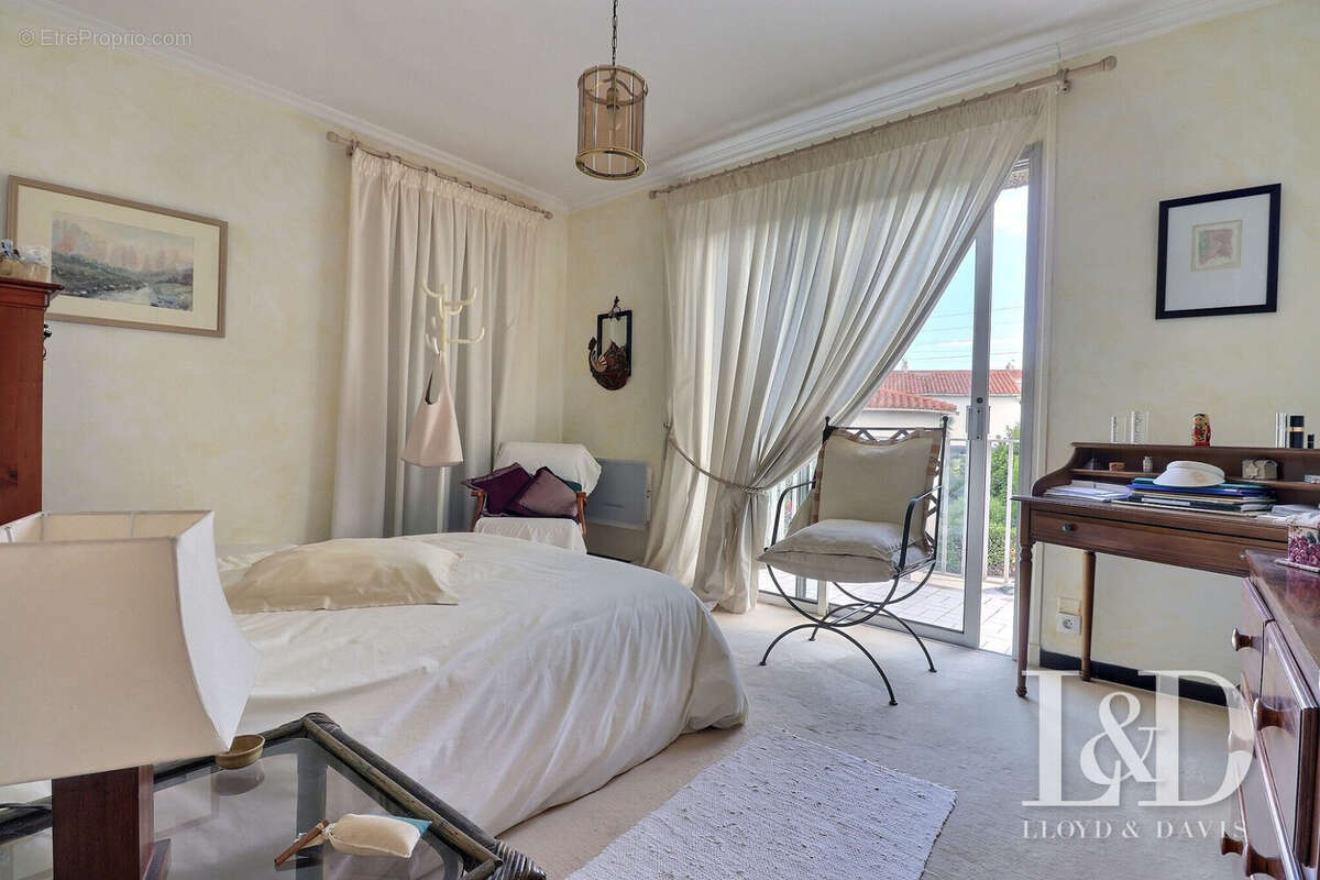 CHAMBRE T4 DUPLEX - Maison à PERPIGNAN