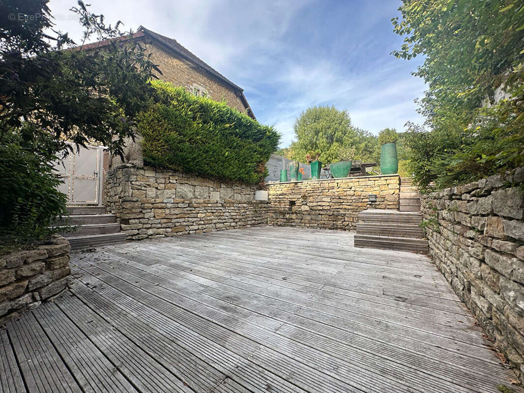 Maison à NEVY-SUR-SEILLE