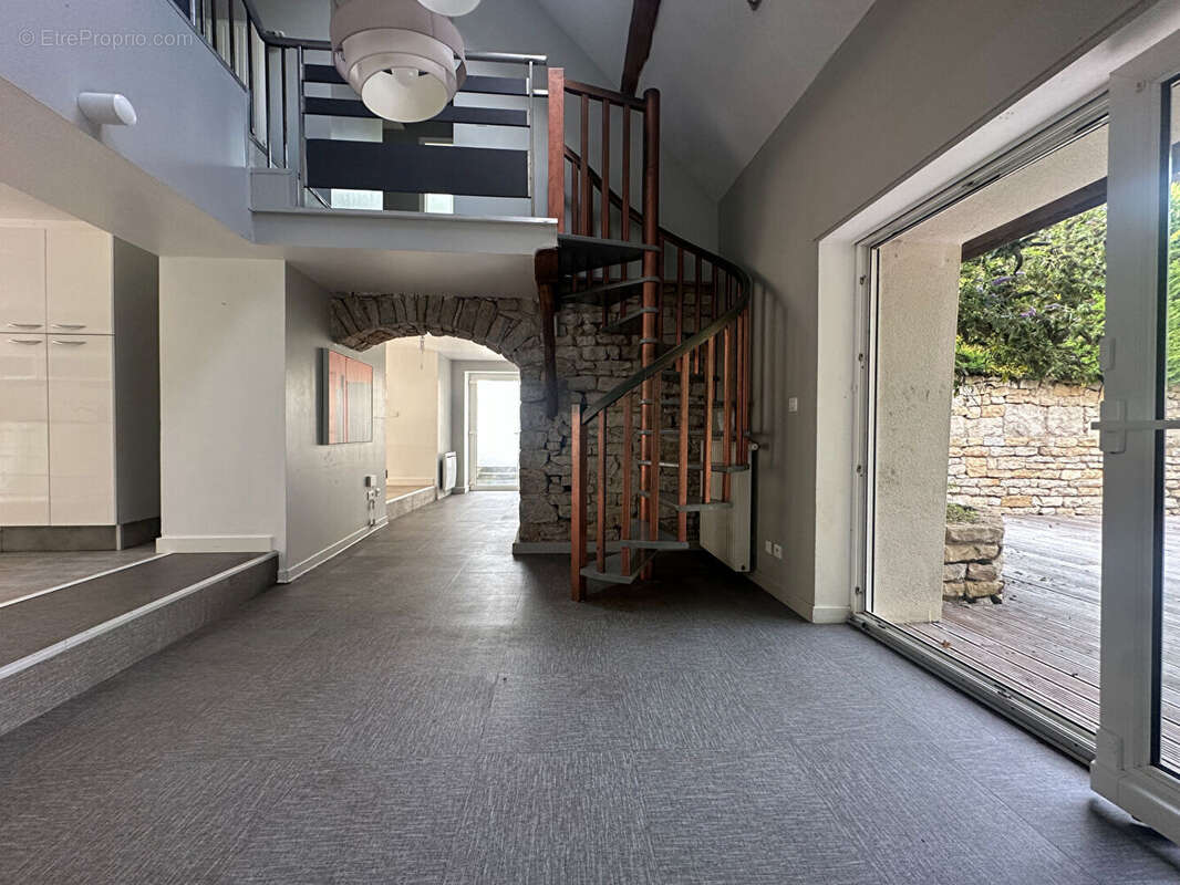 Maison à NEVY-SUR-SEILLE