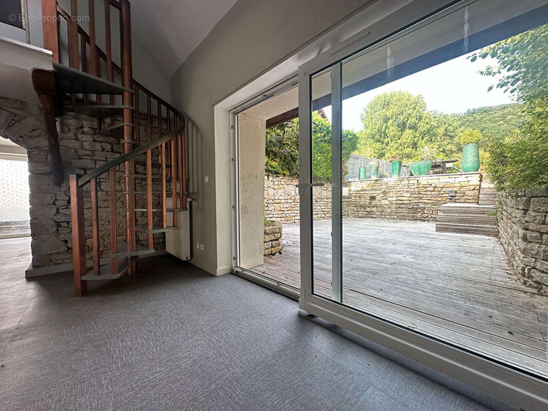 Maison à NEVY-SUR-SEILLE