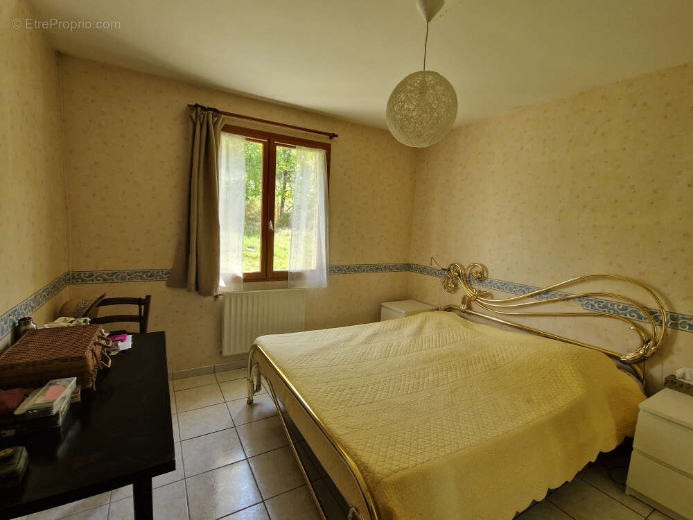 Maison à LA MADELEINE-BOUVET