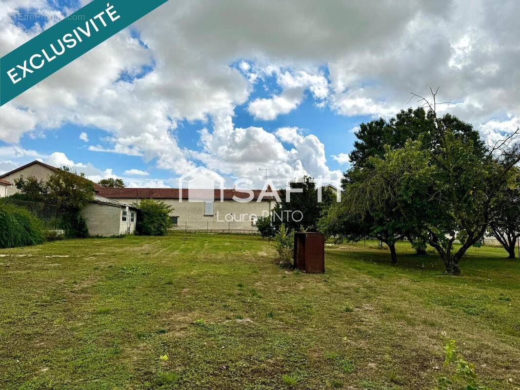 Photo 1 - Terrain à SAINT-HILAIRE-LE-PETIT