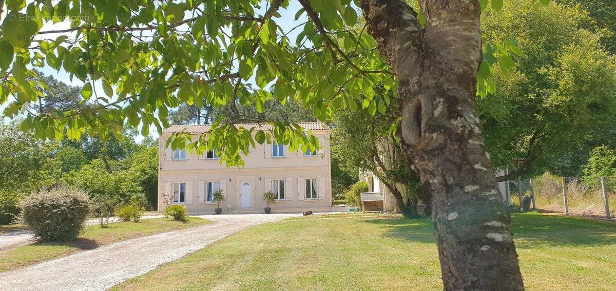 Photo 1 - Maison à MONTLIEU-LA-GARDE