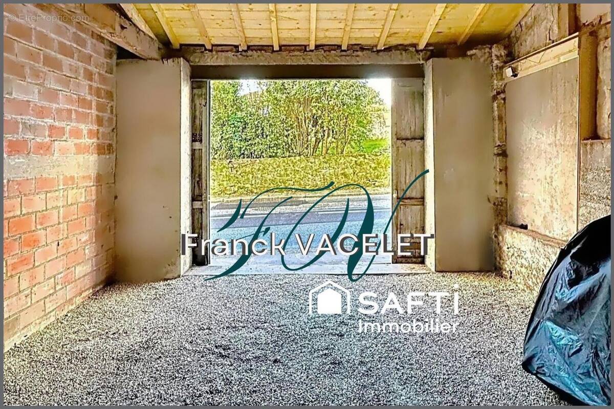 Photo 1 - Parking à LA REOLE