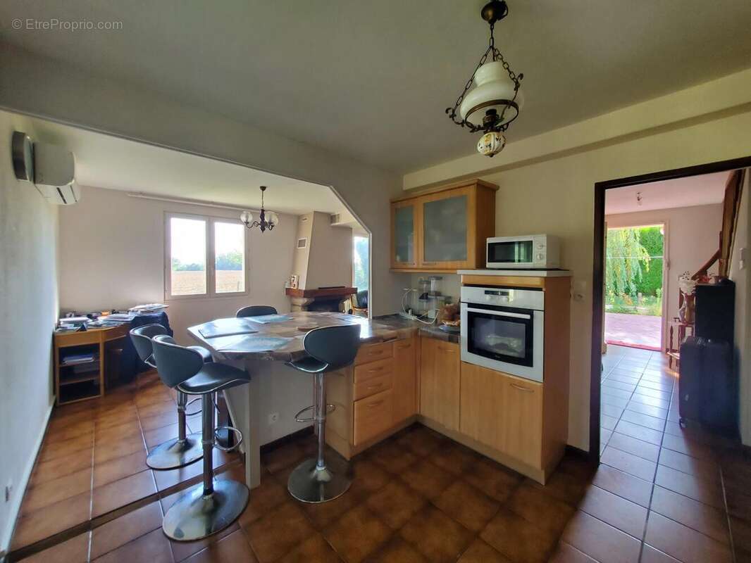 Photo 3 - Maison à GENELARD