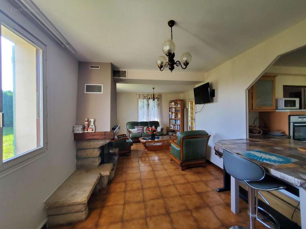 Photo 4 - Maison à GENELARD