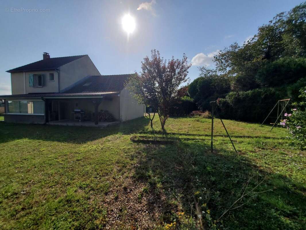 Photo 8 - Maison à GENELARD