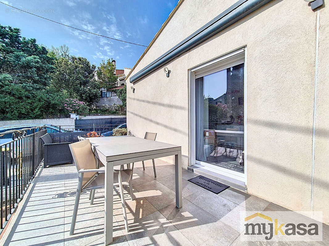 Maison à SAINT-MITRE-LES-REMPARTS