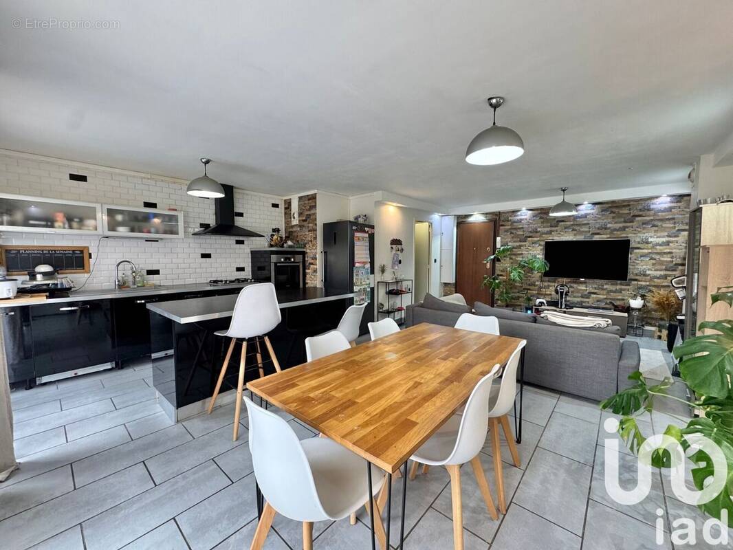 Photo 1 - Appartement à COMBS-LA-VILLE