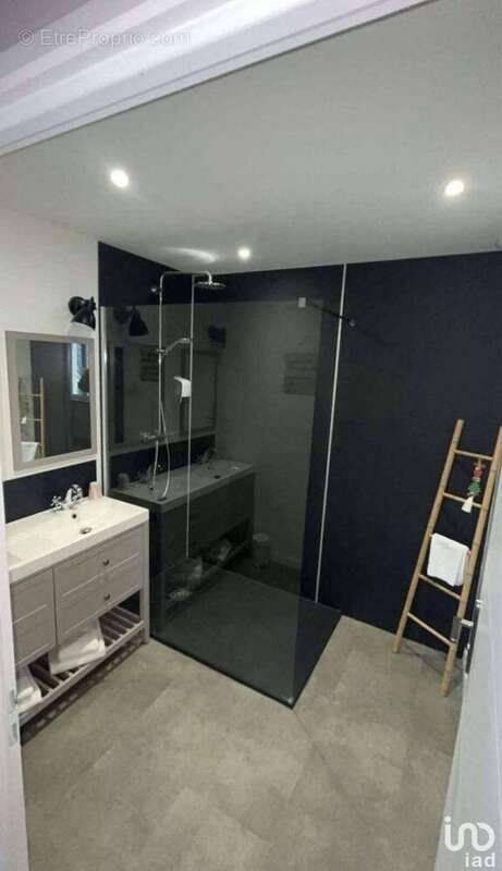 Photo 4 - Commerce à SEVERAC-LE-CHATEAU