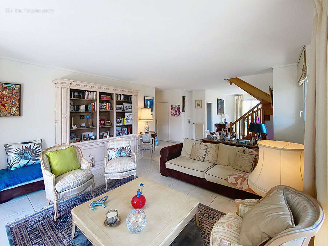 Appartement à SAINT-MAUR-DES-FOSSES