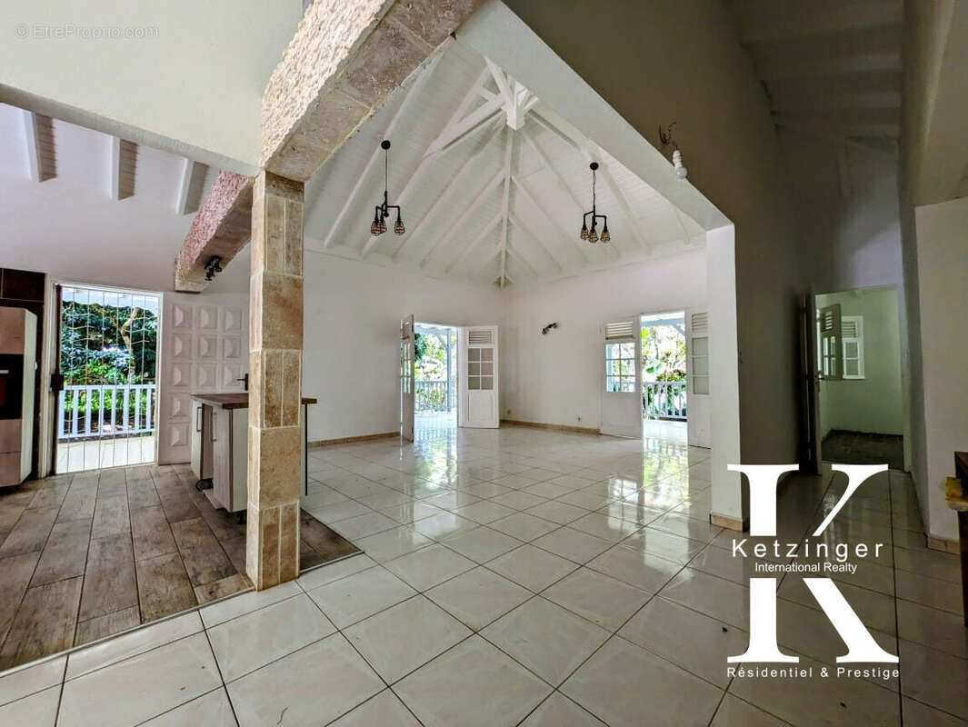 Maison à PETIT-BOURG