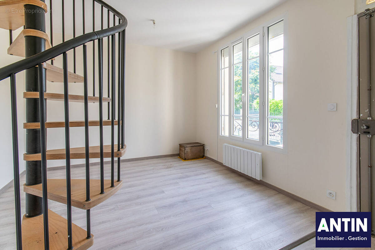 Maison à COURBEVOIE