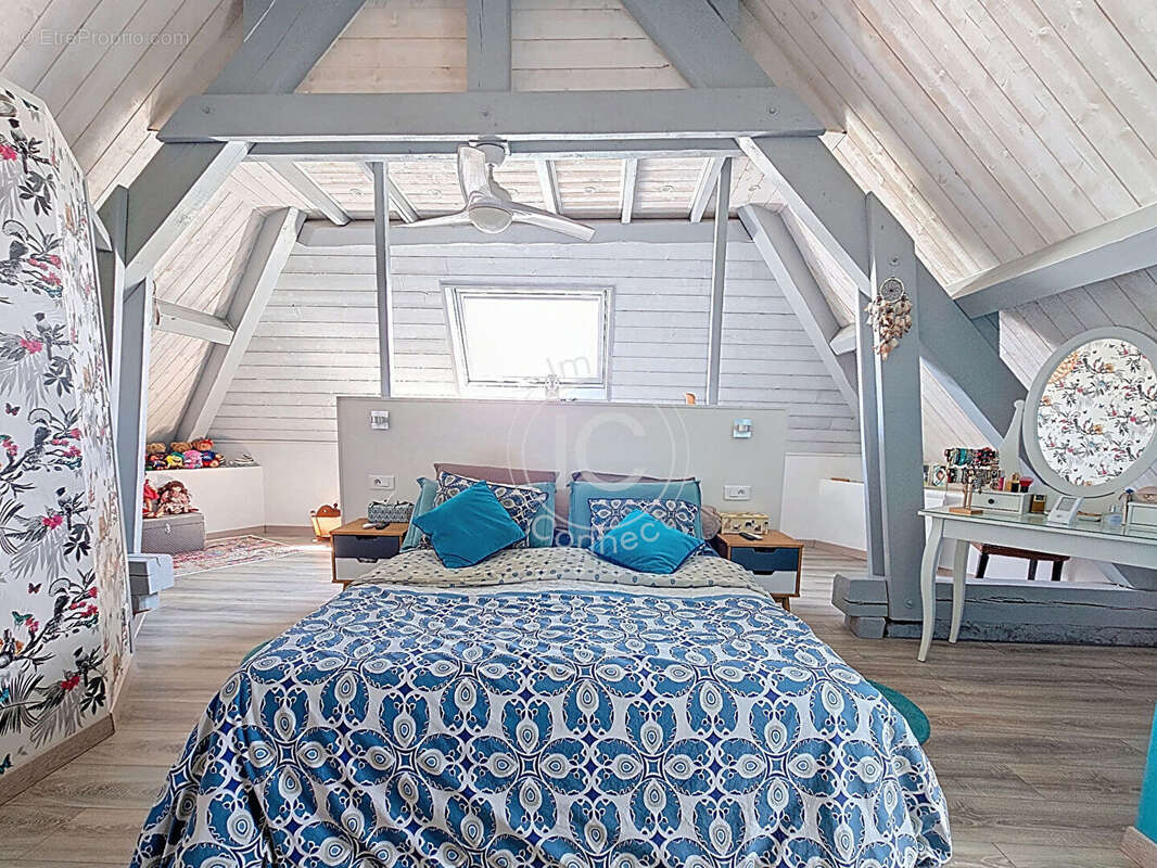 Maison à SAINT-ROMAIN-LE-PUY