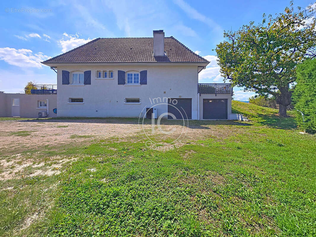 Maison à SAINT-ROMAIN-LE-PUY
