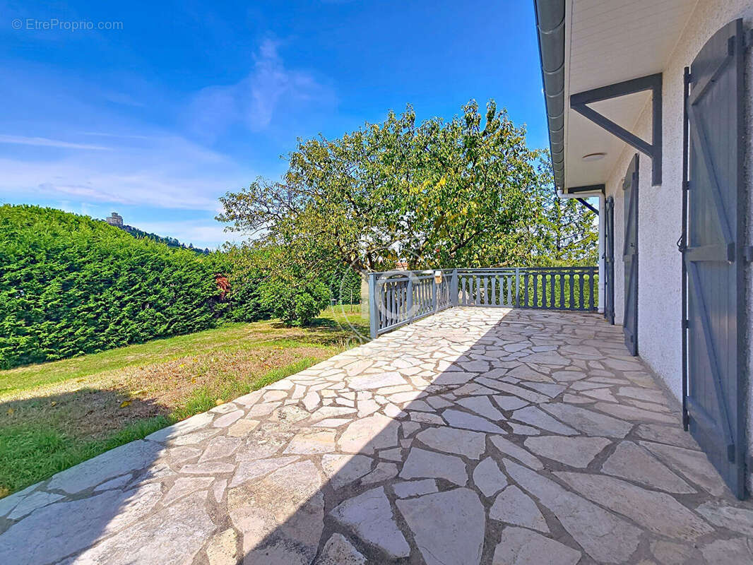 Maison à SAINT-ROMAIN-LE-PUY