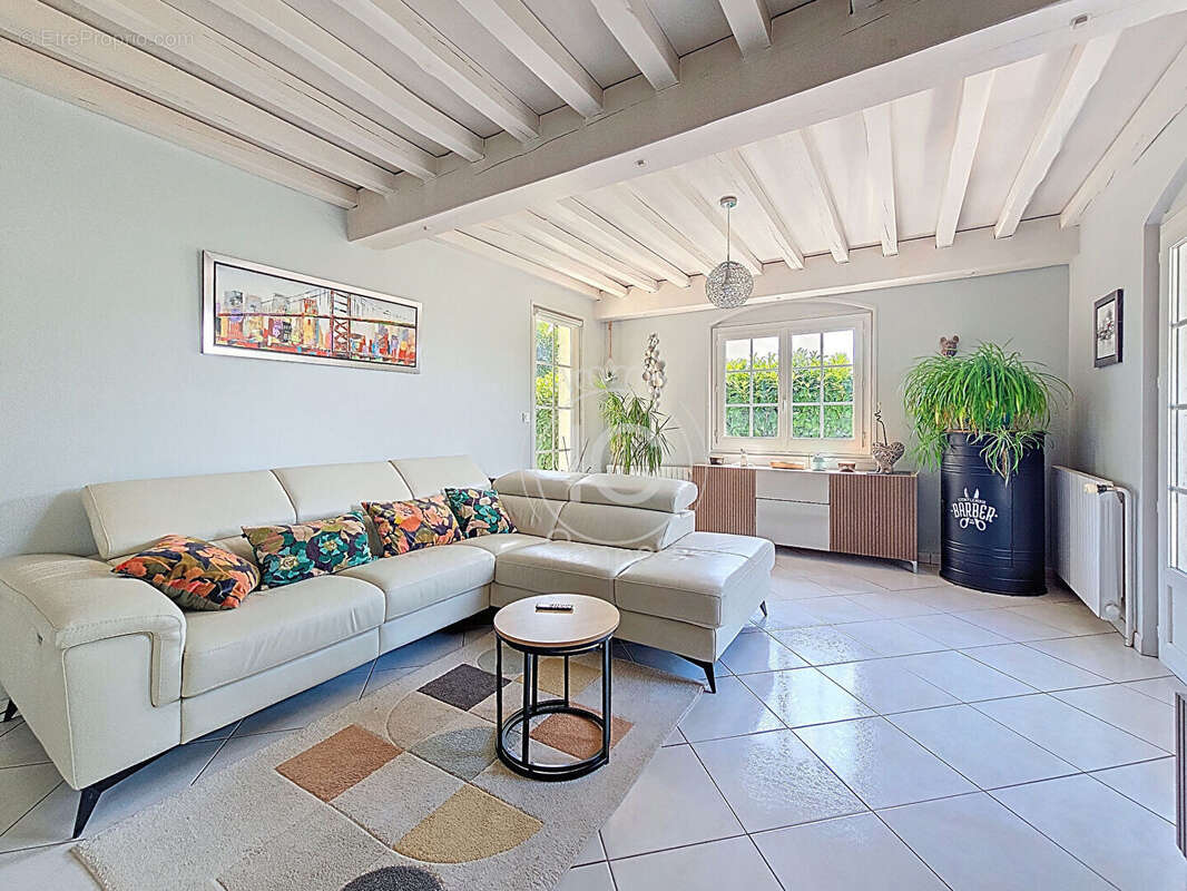 Maison à SAINT-ROMAIN-LE-PUY