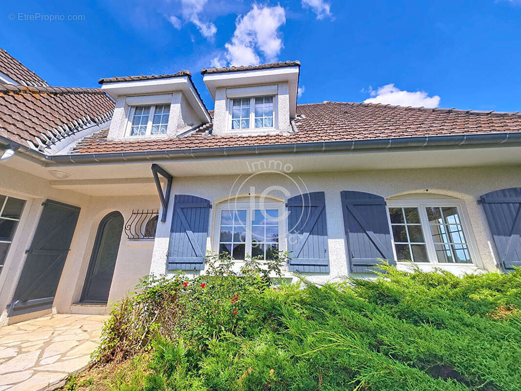 Maison à SAINT-ROMAIN-LE-PUY