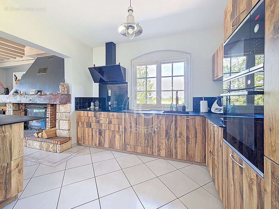 Maison à SAINT-ROMAIN-LE-PUY