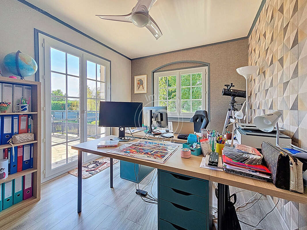 Maison à SAINT-ROMAIN-LE-PUY