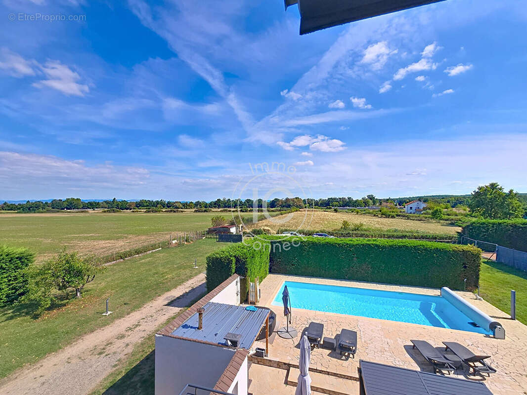 Maison à SAINT-ROMAIN-LE-PUY