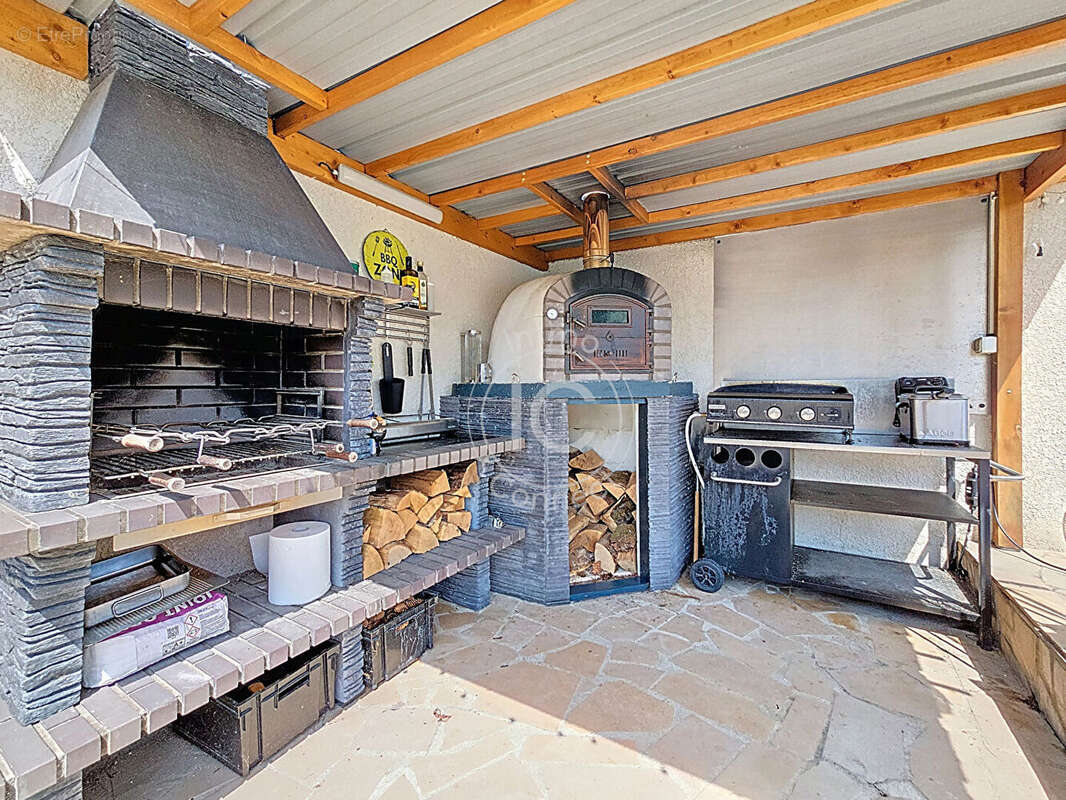 Maison à SAINT-ROMAIN-LE-PUY