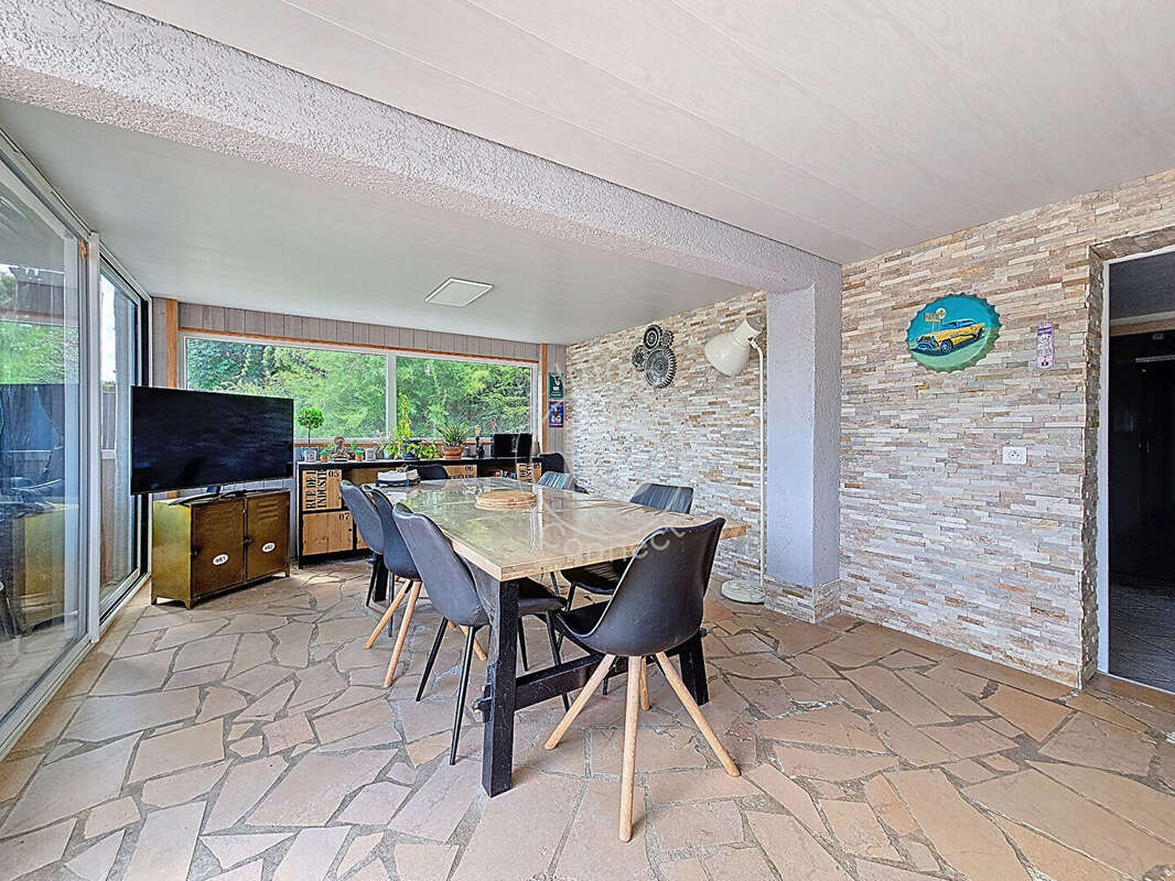 Maison à SAINT-ROMAIN-LE-PUY