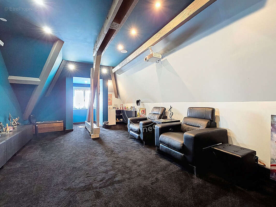 Maison à SAINT-ROMAIN-LE-PUY