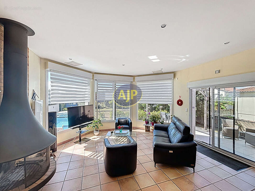 Maison à TONNAY-CHARENTE