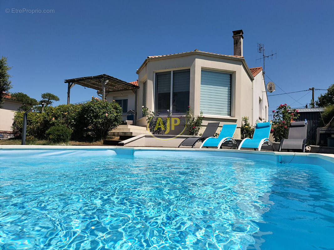 Maison à TONNAY-CHARENTE