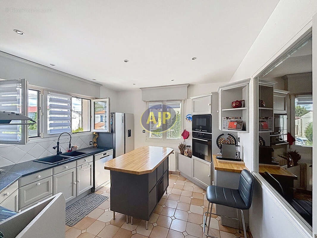 Maison à TONNAY-CHARENTE